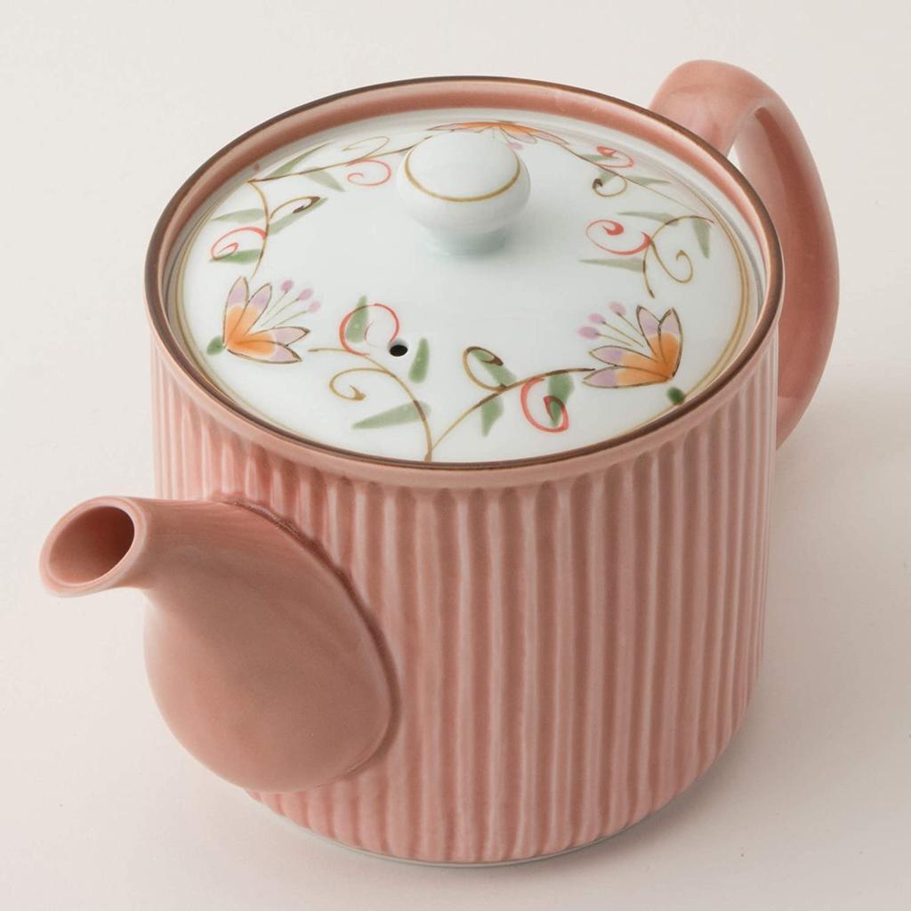 This lightweight teapot features a hand-painted floral lid, a 10cm diameter, and a 470ml capacity in a lovely pink. It includes a super-fine
