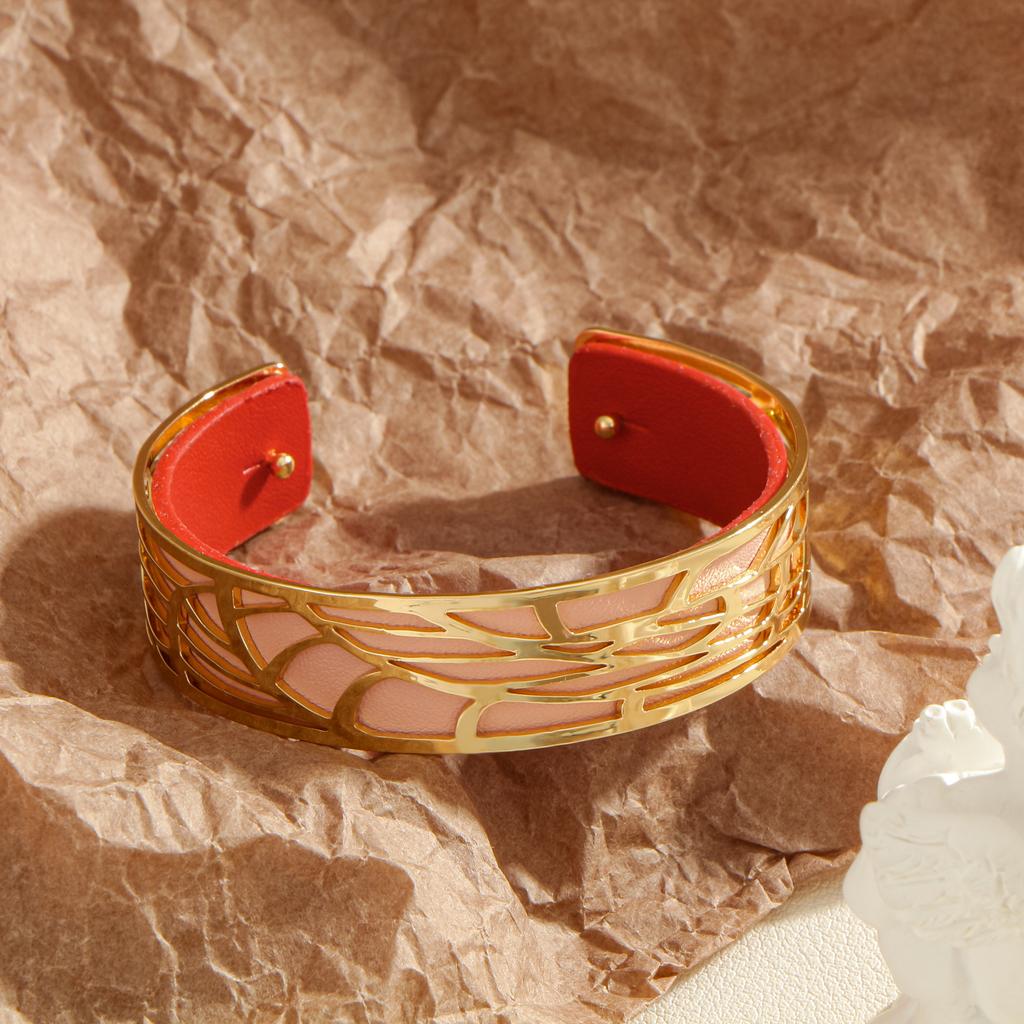 Hollow Double-sided Leather Color Replaceable Women's Fashionable and Minimalist Golden Jewelry Gift Banquet Opening Bracelet