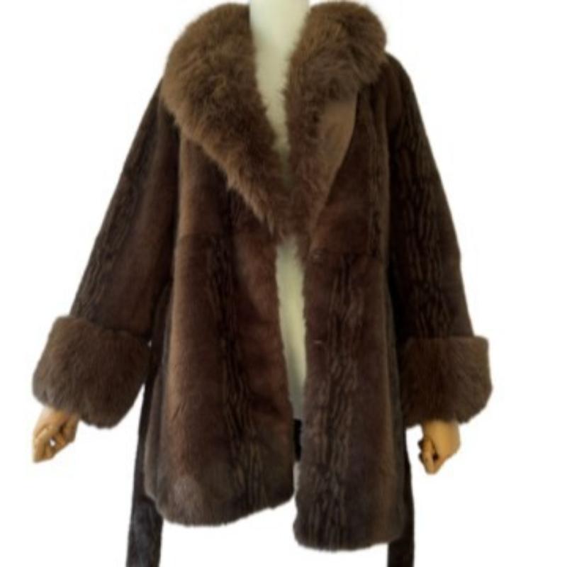 

2025 Новое европейское и американское меховое осенне-зимнее теплое пальто one size fits all темно-коричневого