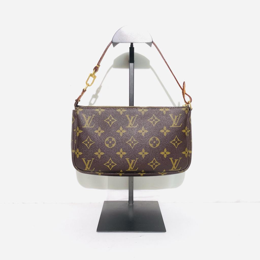 [Pre-Owned] Pochette Monogram Zip Closure PVC Handbag - Very Good #1ENG97O