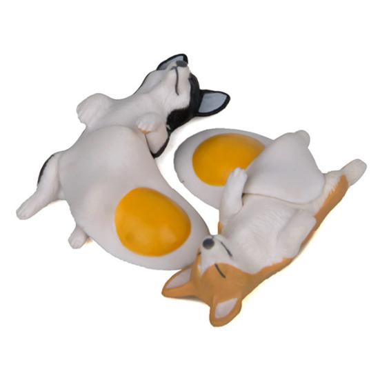 Decoração Fofa de Cão para Painel de Carro Mini Cão Dormindo com Colcha de Ovo Frito Ornamento para Mesa de Escritório Decoração de Interior de Carro
