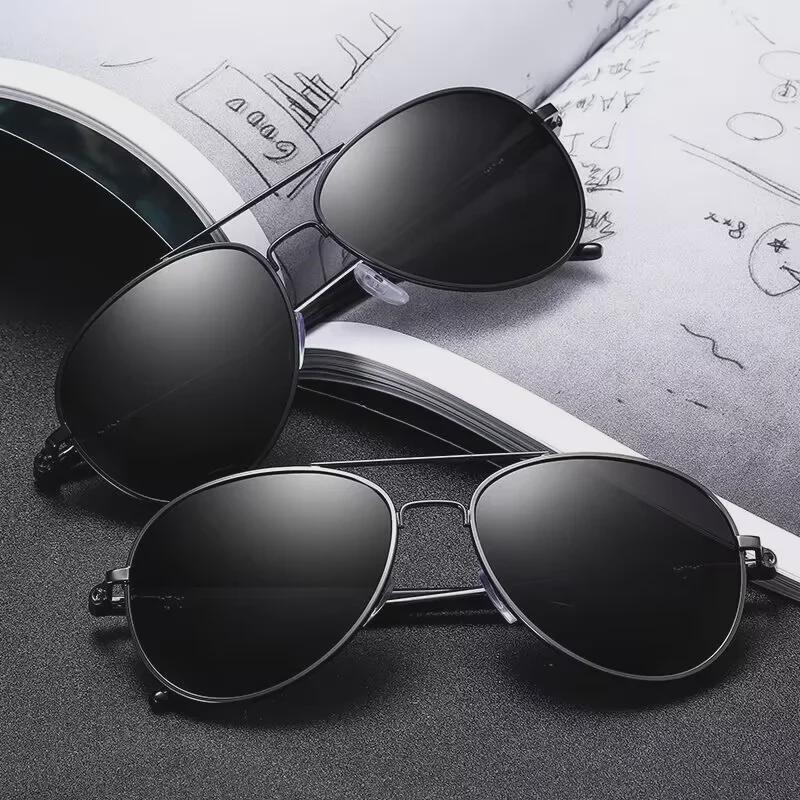 Unisex Polarized Aviator Sunglasses with UV Protection: Trendy Retro Frog Style