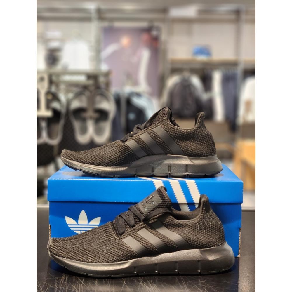 

Adidas кроссовки мужские Swift Run AQ0863