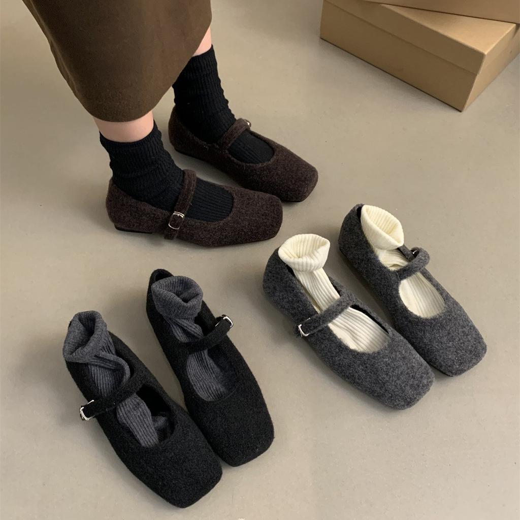 French temperament retro high-end fluffy shoes women's 2025 autumn and winter new models wear foreign style flat Mary Jane single shoes