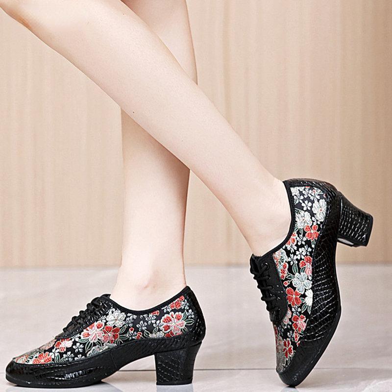 Fashion New Women Tango/Latin Dance Shoes Soft Bottom Leopard Print Modern Salsa Dancing Shoes for Girls Ladies 5cm Heels