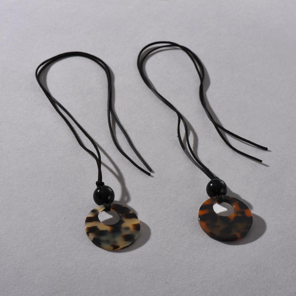 Niche Design Tortoiseshell Leopard Print Acetic Acid Ring Pendant Necklace Women'S Long Sweater Chain Light Luxury High-End Necklace