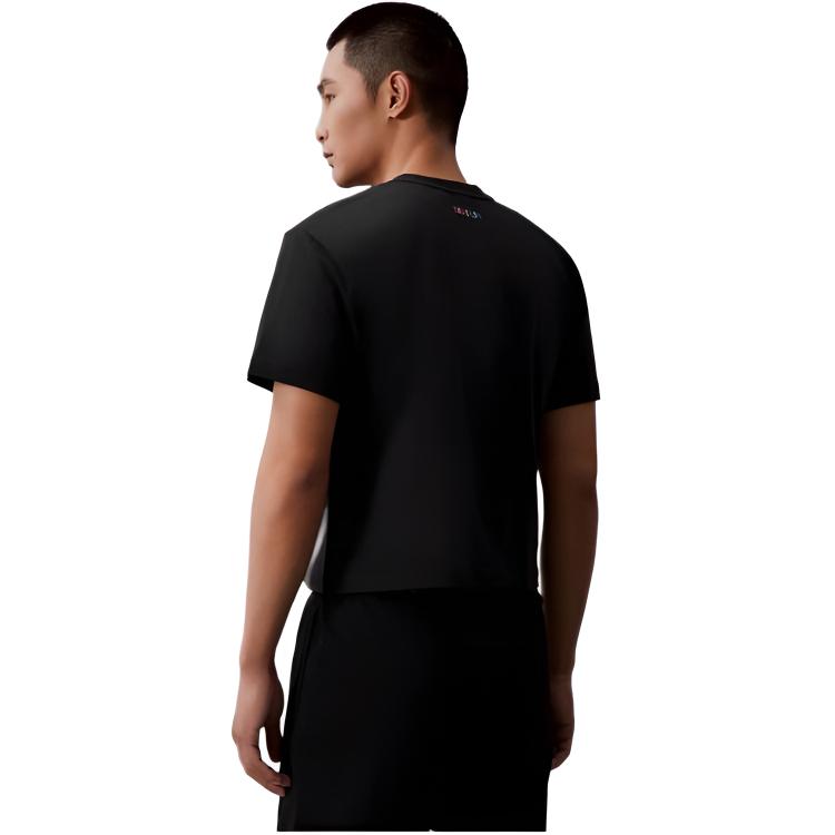 Calvin Klein Rainbow Series Feuchtigkeitstransportierendes Buntes Buchstaben-Print Baumwoll-Rundhals-T-Shirt mit überschnittenen Schultern, locker, kurze Ärmel, Herren-Tops 4NS4K187