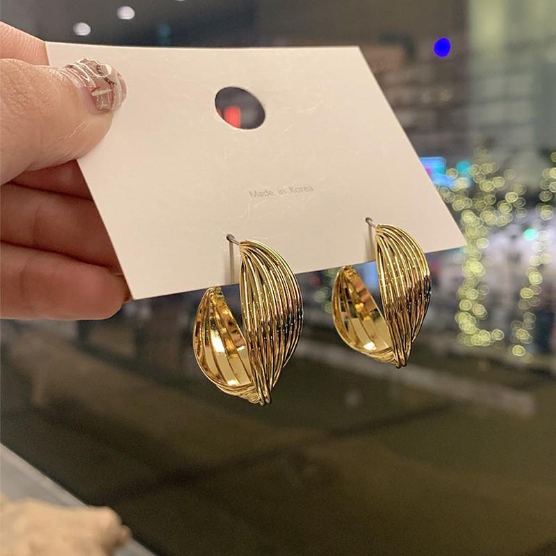 Silver Needle Medieval Round Flower Fringed Earrings Retro Metal Stud Earrings Temperament Light Luxury Earrings Women