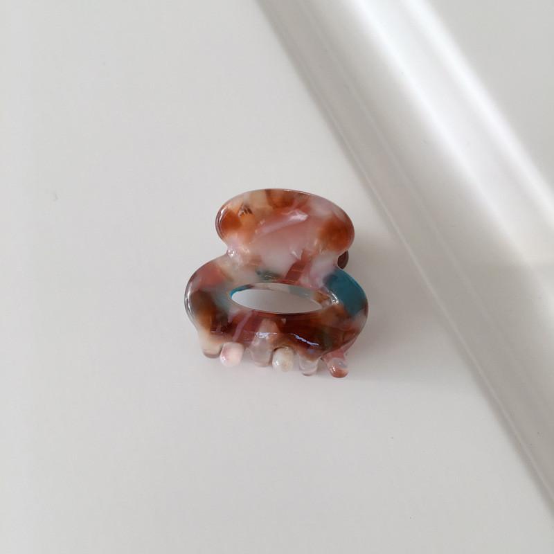 Charming Floral Patterned Hair Claw Clip For Chic Fashionable Women In Vibrant Colors