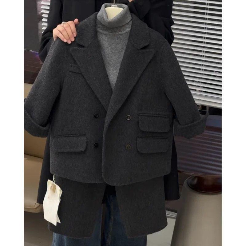 

Корейский детский костюм из темно-серой шерсти: Комплект из двух предметов на осень/зиму 2024 года с курткой и брюками для мальчиков 110