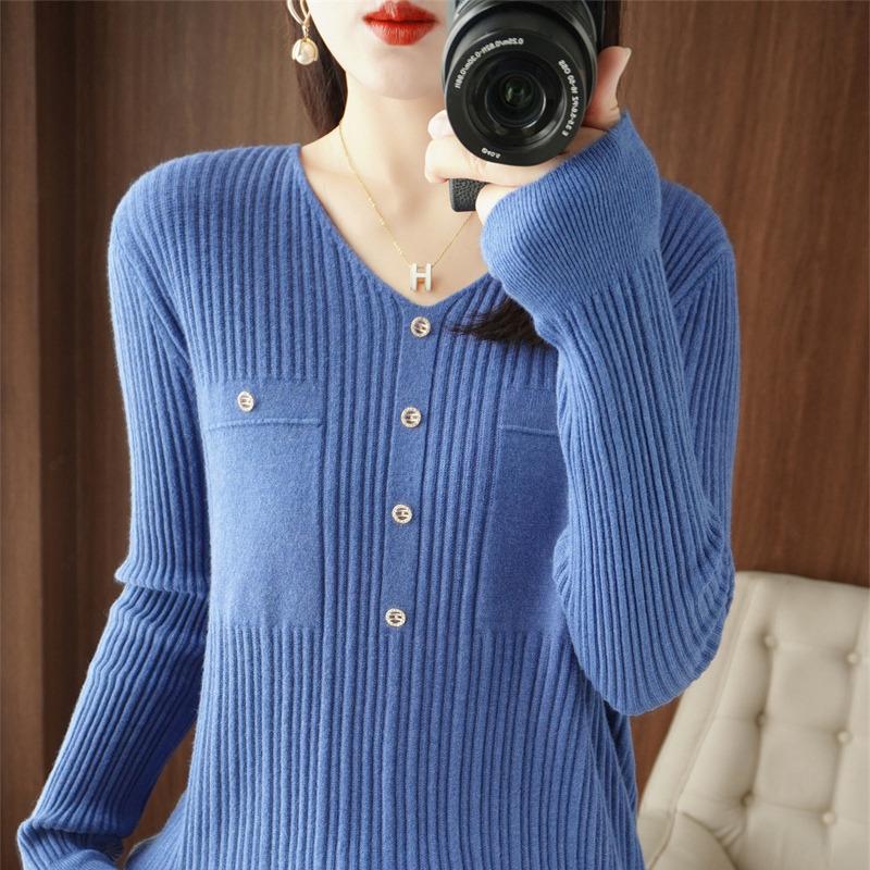 

Spring and Autumn New Women s Low-Neck Sweater Women s V-Neck Drilled Buckle Andy Velvet Knitted Bottom Sweater Women s Batch S