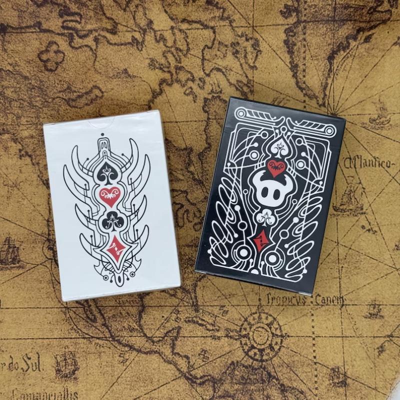 Hollow Knight Schwarz Weiß Spielkarte Kartenspiel Kartengruppe Sammlerset Für Partyspiele Kartentricks Und Magie