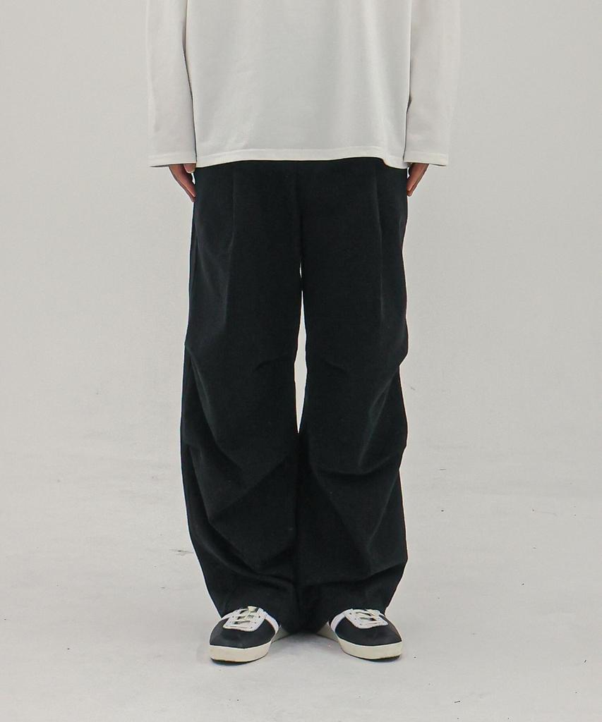Deoseutoli Pintuck Parachute Pants (Black)