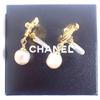 Pre-owned CHANEL faux pearl earrings with gold hardware and box (g512-33)