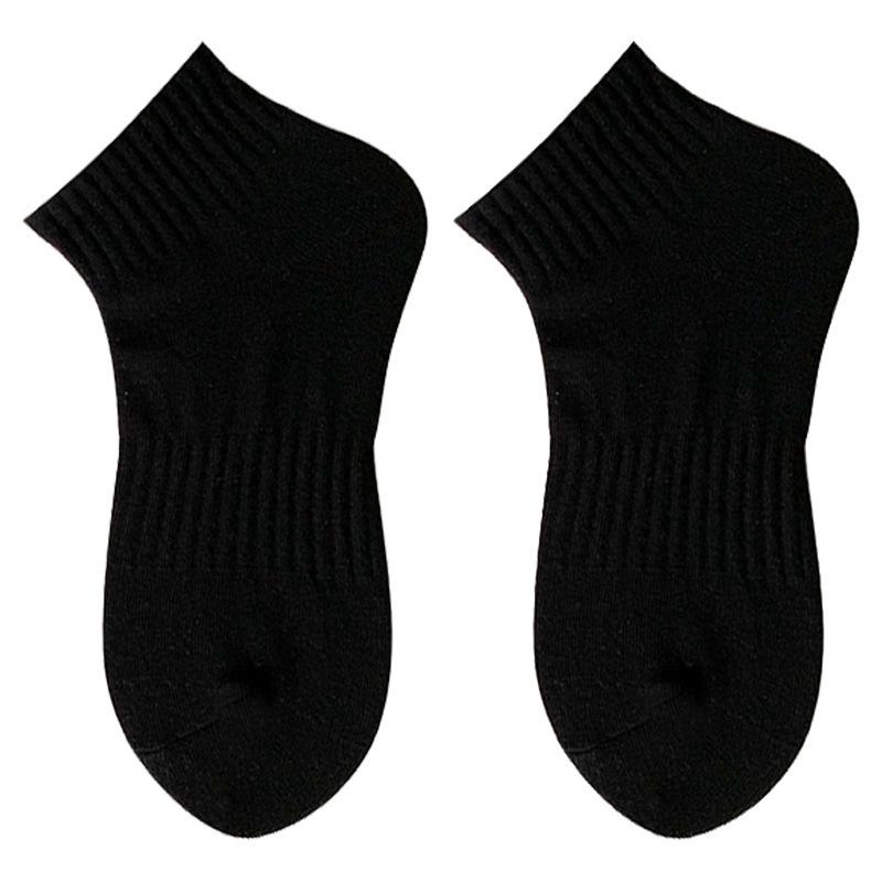 Trendy Black and White Unisex Low-Top Short Socks – Sweat-absorbent and Perfect for Autumn/Winter Sports and Couples.
