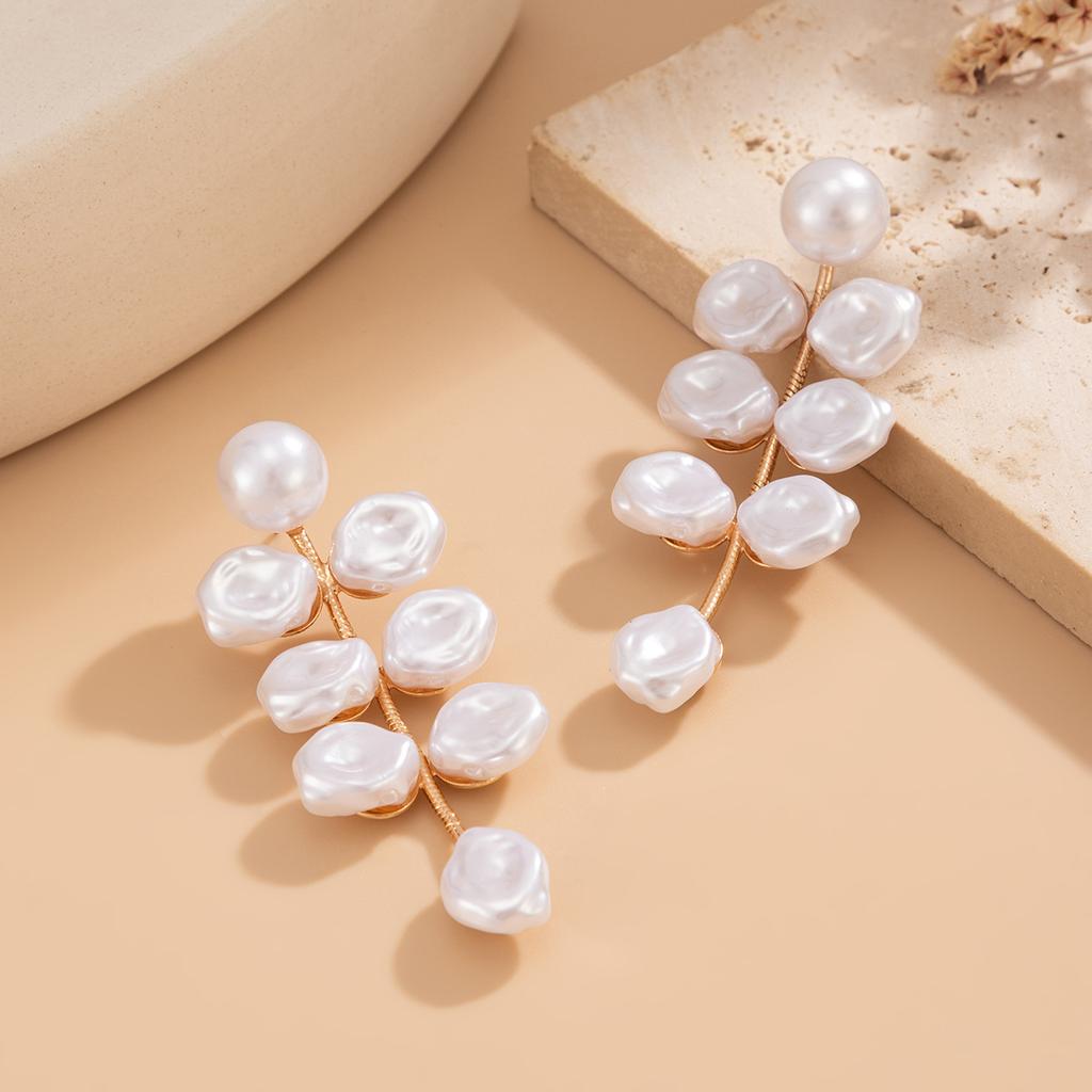 Design Sense High-end Geometric Round Drop Ball Earrings Sweet Style Imitation Pearl Leaf Shape Earrings Women