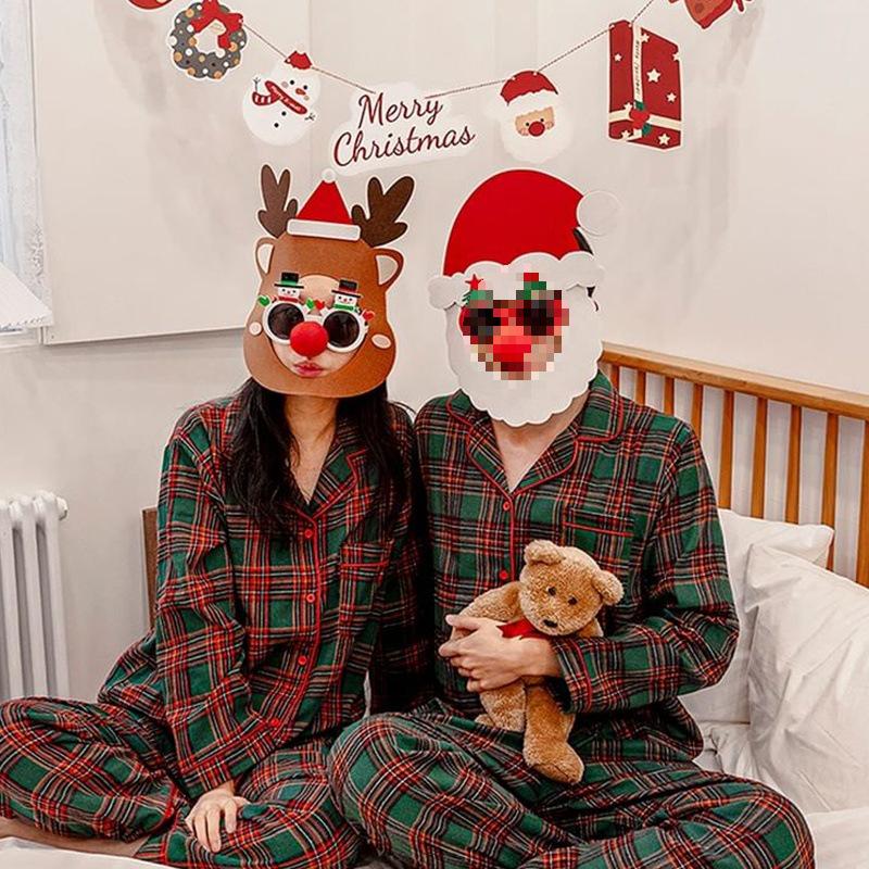 Christmas Tree Hat with Cute Santa Legs - Festive Headwear for Men & Women, Perfect Christmas Gift & Photo Prop