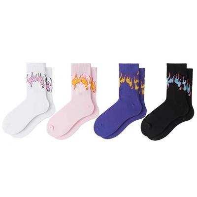 Europäische Und Amerikanische Trendmarke Flammen Socken Weiß Rosa Schwarz Lila Street Skateboard Trend Reine Baumwolle Sport Mittelhohe Socken