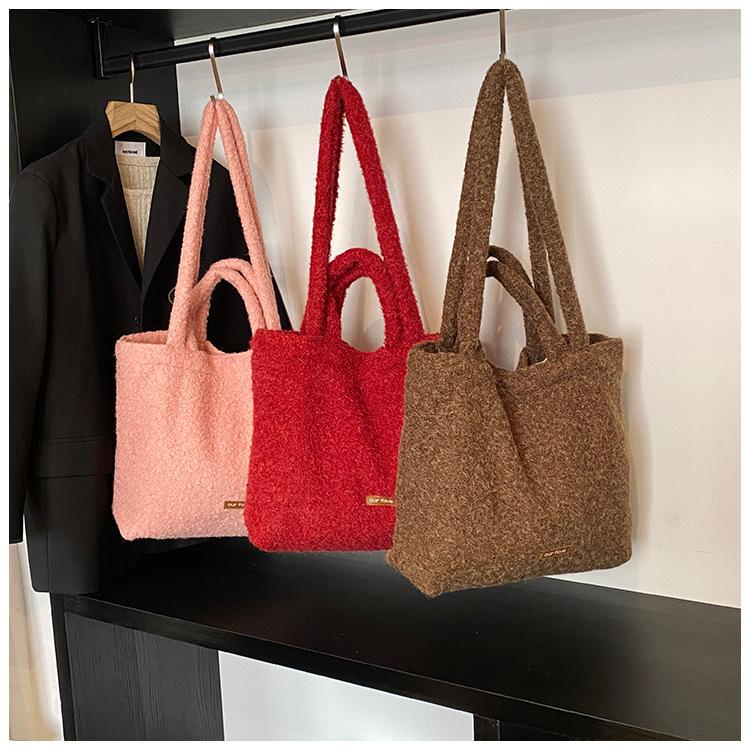 2025 new Korean version plush soft waxy shoulder bag underarm bag large capacity commuter portable tote bag