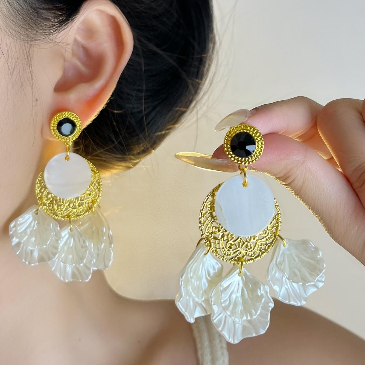 

Модные серьги-подвески для женщин золотой