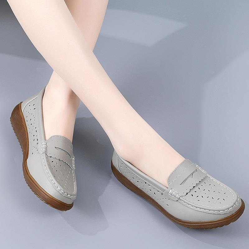 The New Soft Sole Is Not Tired, the Feet Are Hollowed Out and Breathable, Mother Shoes, Large Size Flat-soled Doudou Shoes, One Pedal, Casual Women's