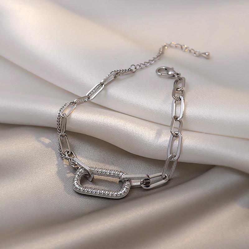 Retro Geometric Inlaid Diamond Bracelet: Korean Fashion Chain for Trendy Internet Celebrities
