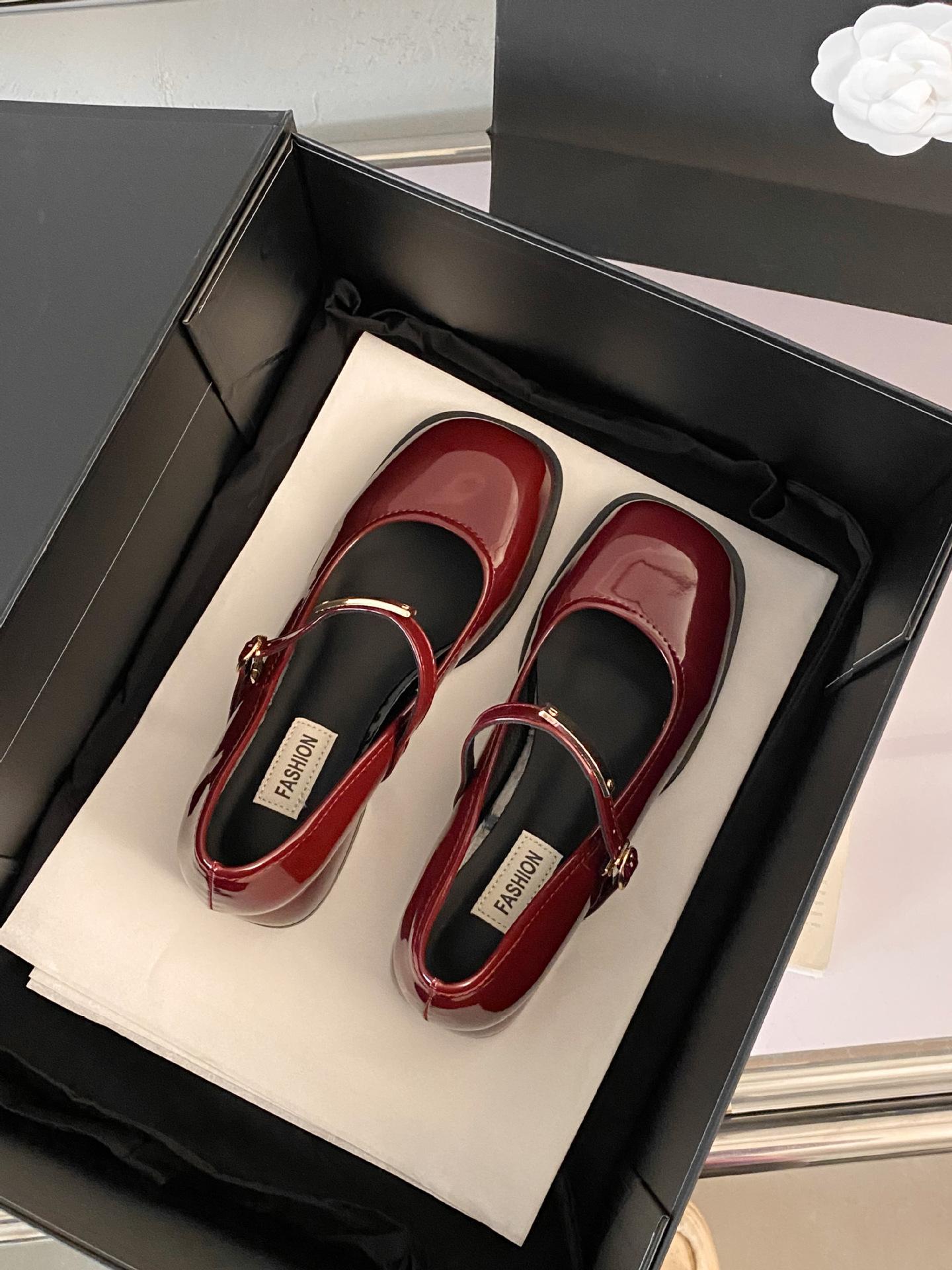 

Повседневные красные простые туфли на толстом каблуке из маленькой кожи женские 2025 новые весна и осень ретро с юбкой Мэри Джейн туфли 40 красный