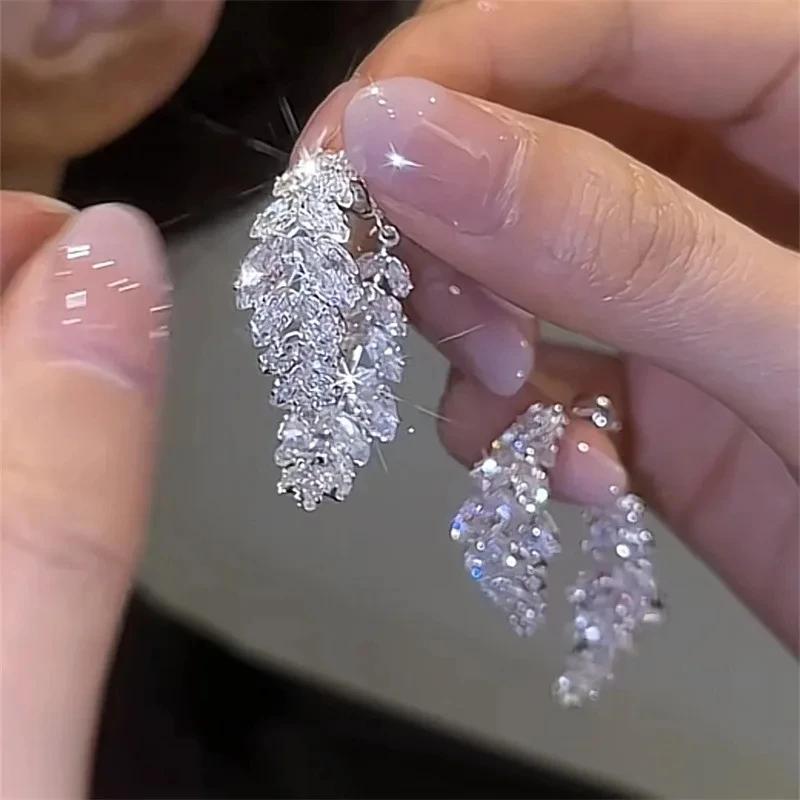 

2024 New Fashion Trend Unique Design Elegant and Exquisite Zircon Leaf Earrings For Women Zircon Wedding Party Premium Gifts