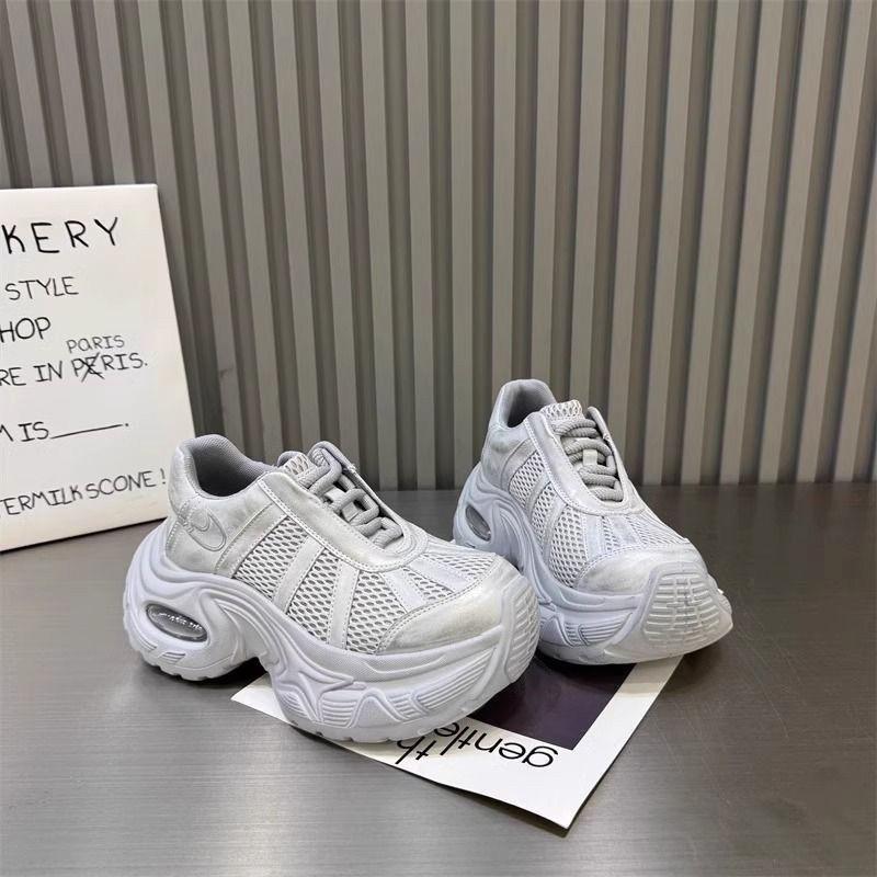 

Женские кроссовки на толстой подошве, популярные в 2025 году, универсальная корейская версия для маленьких мужчин, увеличивающая рост, повседневная обувь, сетчатая дышащая универсальная женская обувь 40 серый