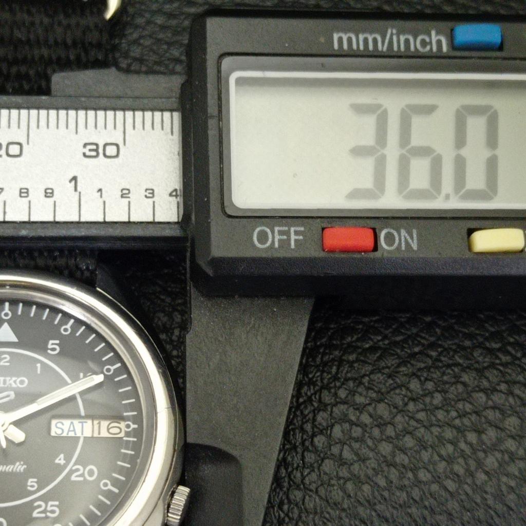 AUTOMATIC 7009A VINTAGE SEIKO 5 JAPAN MENS BLACK COLOR DIAL WATCH A701498-5 R206b-a701498