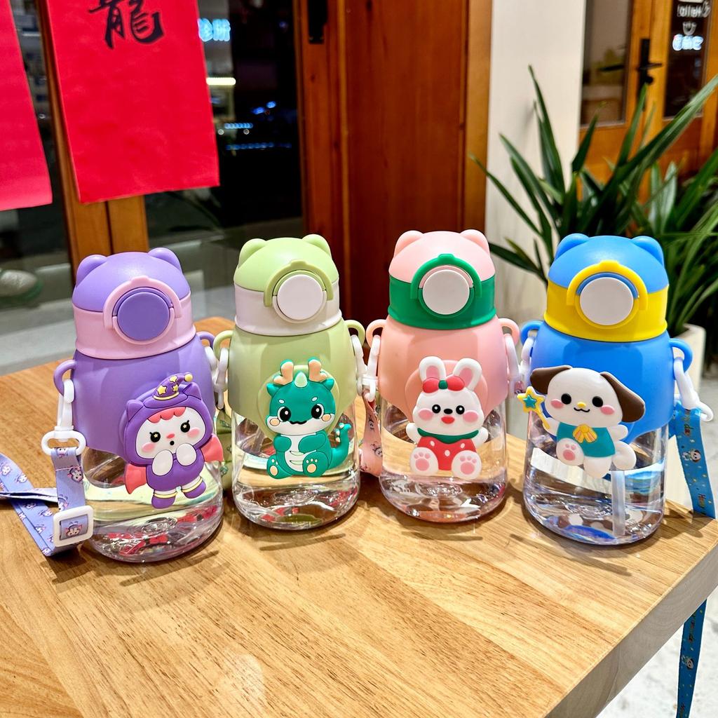 600 ml Kawaii Sommer Kinder Wasserbecher Cartoon Fallsicherer Strohbecher Jungen und Kreise Gehen zur Schule Baby Wasserkocher Schülerflasche