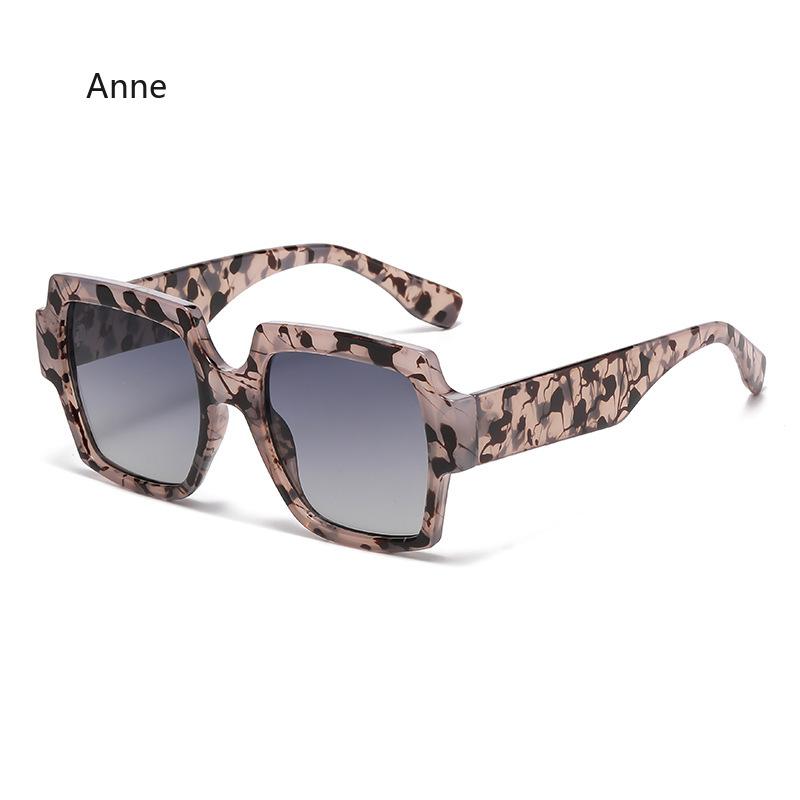 New In Women Retro Oval Sunglasses Black Frame Fashion Trendy Points Sun Glasses Ladies Star Shades UV400 Eyewear