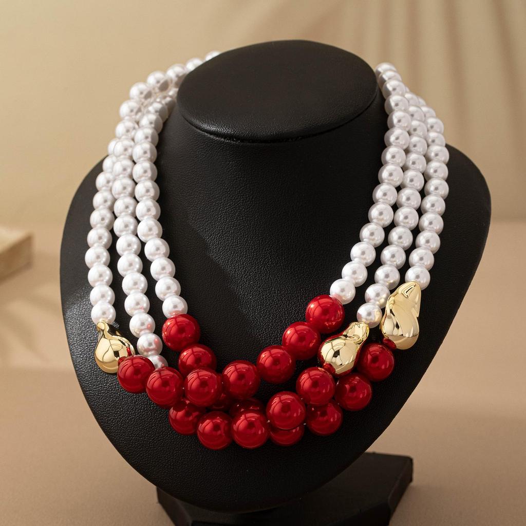 Trendiges rotes mehrschichtiges Kunstperlen-Halsband für Damen Streetwear-Party-Kleidung