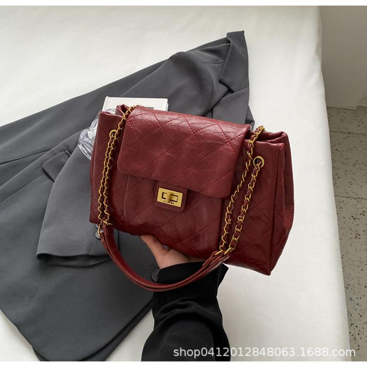 

Винтажная сумка в иностранном стиле большой вместимости женская 2025 осень и зима новая на плечо подмышку модная цепочка сумка-мессенджер для поездок на работу бордовый