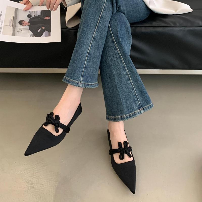 New Chinese style Chinese knot small red shoes women's 2025 spring and autumn new Mary Jane shoes red light mouth single shoes satin