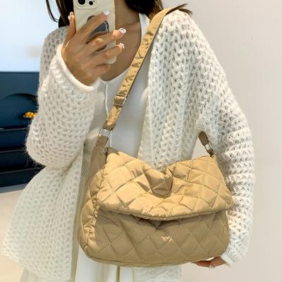 Gesteppte, bauschige Messenger-Taschen, gepolsterte Winter-Umhängetasche mit Designer-Umhängetasche mit Klappe, große Kapazität, Umhängetasche zum Pendeln