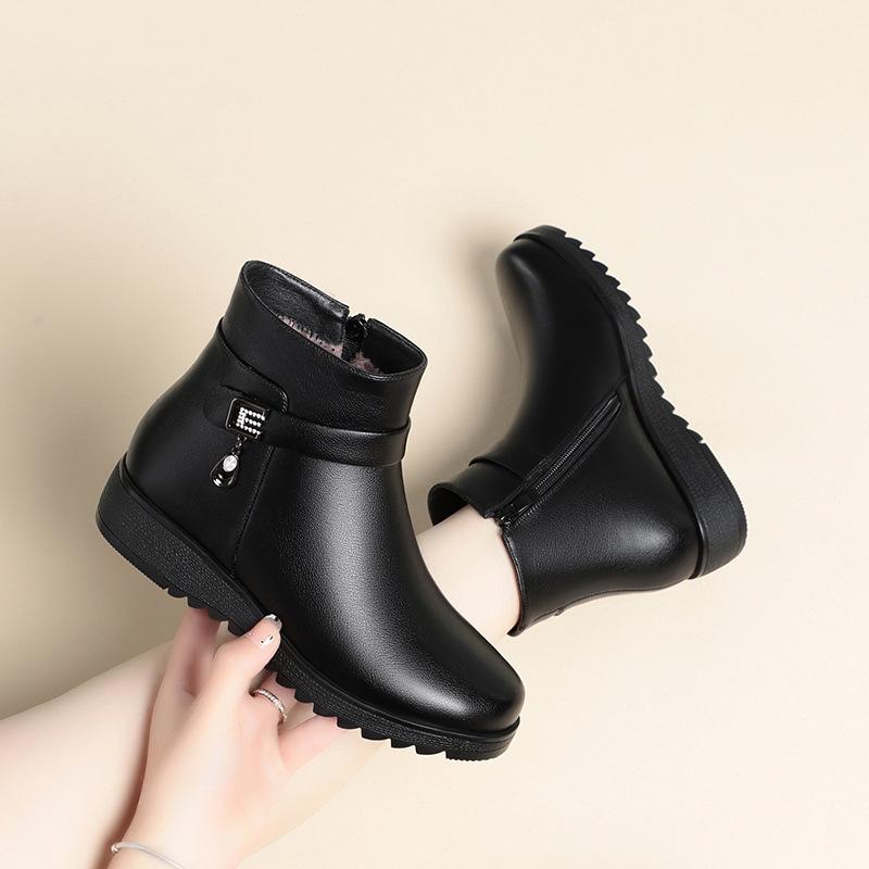 Mom Short Boots Autumn and Winter Shoes New Soft Leather Cotton Shoes Flat-soled Warm Boots Women's Velvet Leather Shoes and Elderly Women's Shoes