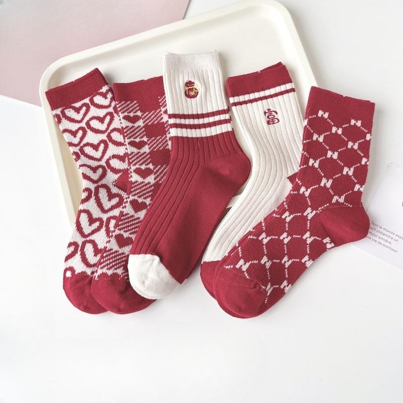 5 Pairs of Women's Autumn and Winter Warm Trend Embroidery Cylinder Stack Socks