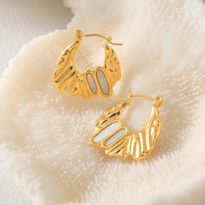 Düzensiz Moda 18K Altın Kabuk Küpeler Hafif Lüks Retro Titanyum Çelik Kulak Tokaları Şık Solmayan Küpeler
