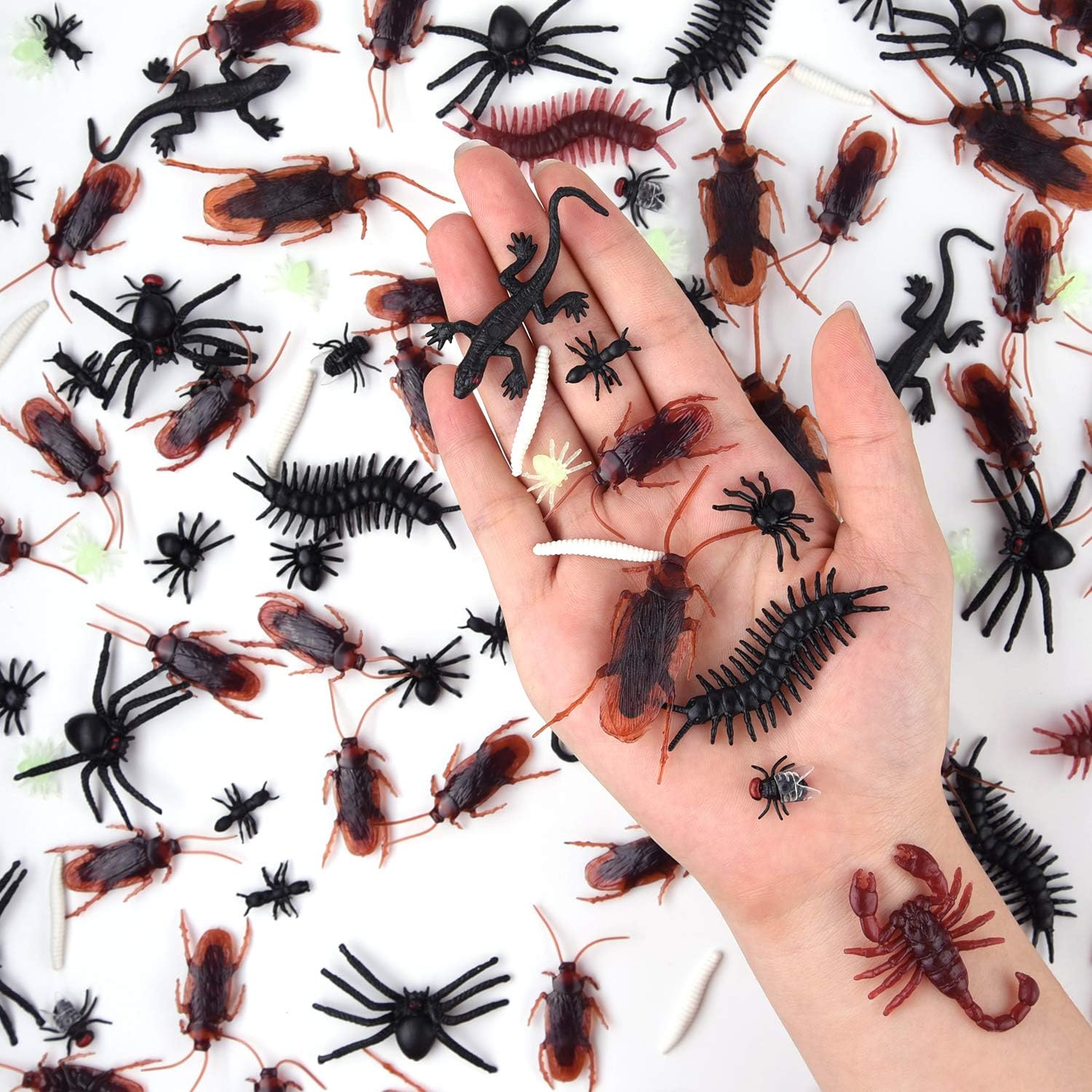 Activating Toys 148Pcs Realistic Bugs Plastic Trick Joke Toys Fake Snake Cockroaches Spiders Centipedes Halloween Party Fool's Day Decoration