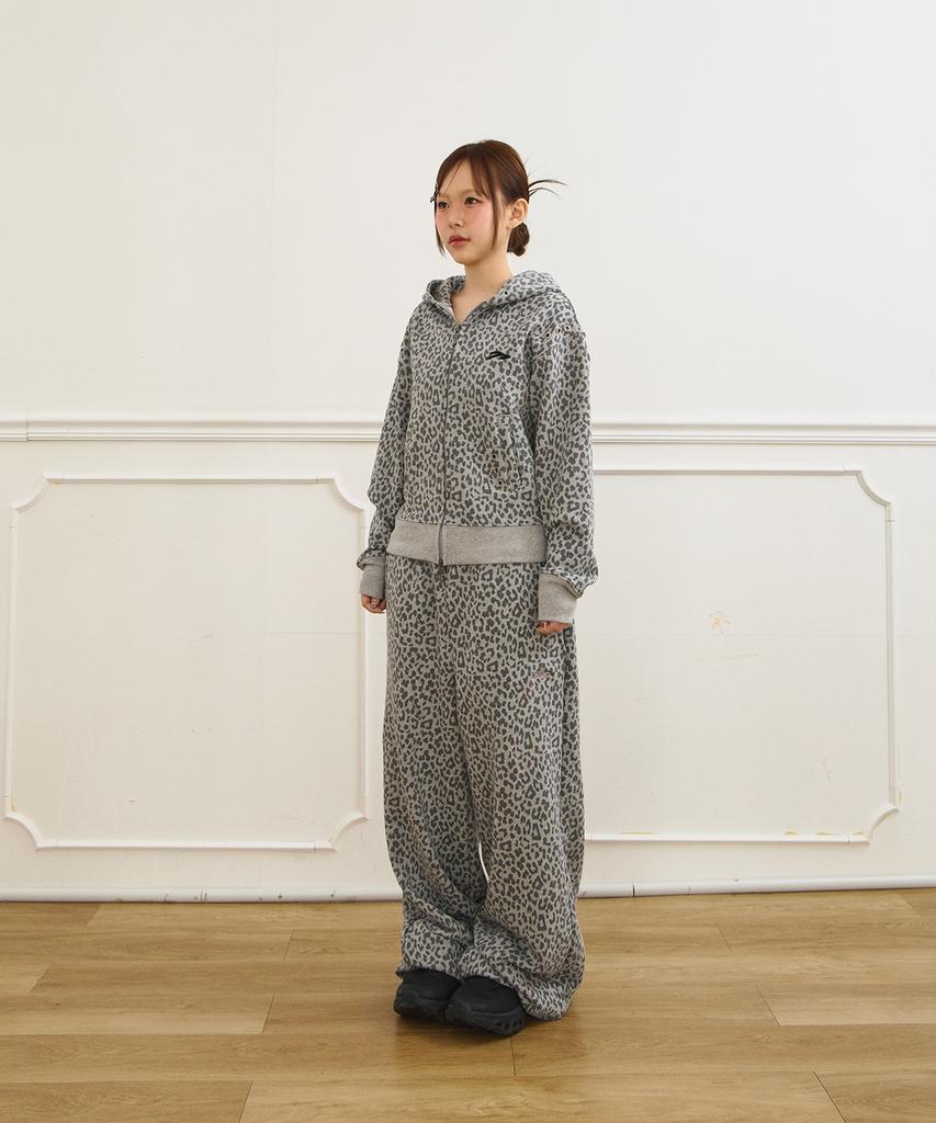 Tansanmageunesyum Juyoung X Tansan Studded Sweatpants (Leopard Gray)