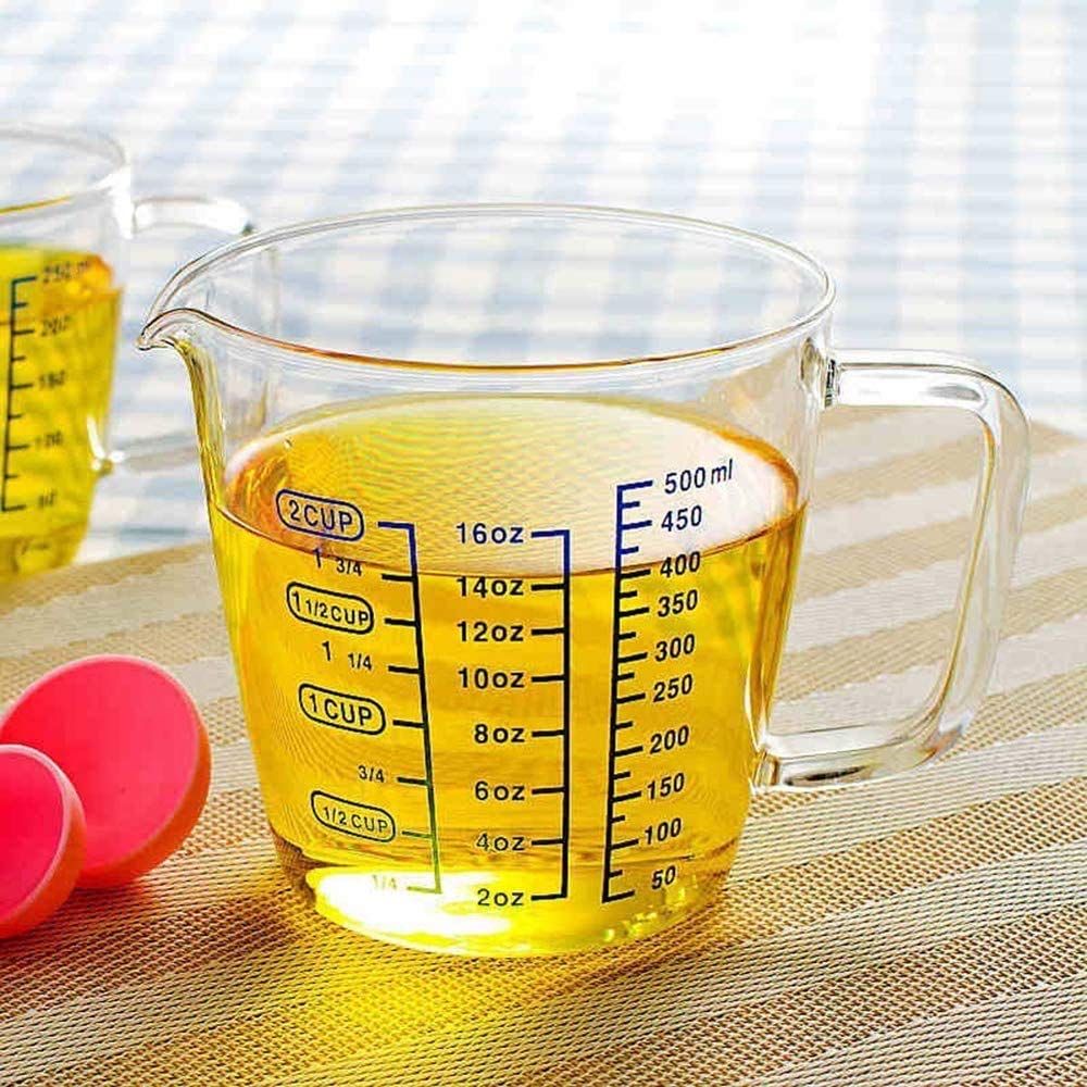 Heat-resistant measuring cup, milk glass, 500ml, with lid and handle. A convenient measuring cup made of heat-resistant glass, microwave and