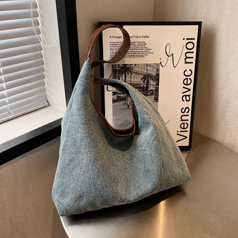 

Ur Denim Underarm Bag Large Capacity Bag for Women 2025 New Arrival Summer Fashion Commuter Satchel Single Shoulder Bucket Bag Light Blue