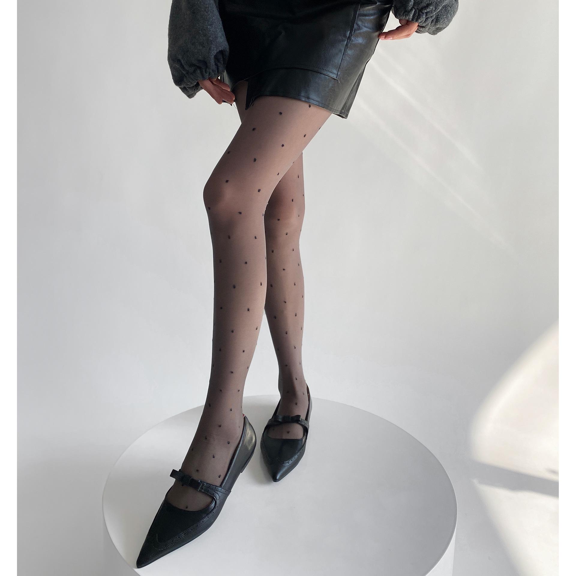 

Весна/Лето 2024 Жаккардовые чулки из смесовой пряжи: Ультратонкие утягивающие носки в горошек и сердечки