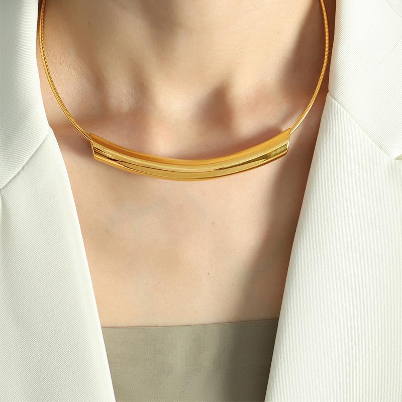 OL wind titanium steel curved pipe collar, other minimalist design, snake bone chain, titanium steel 18k gold-plated personality