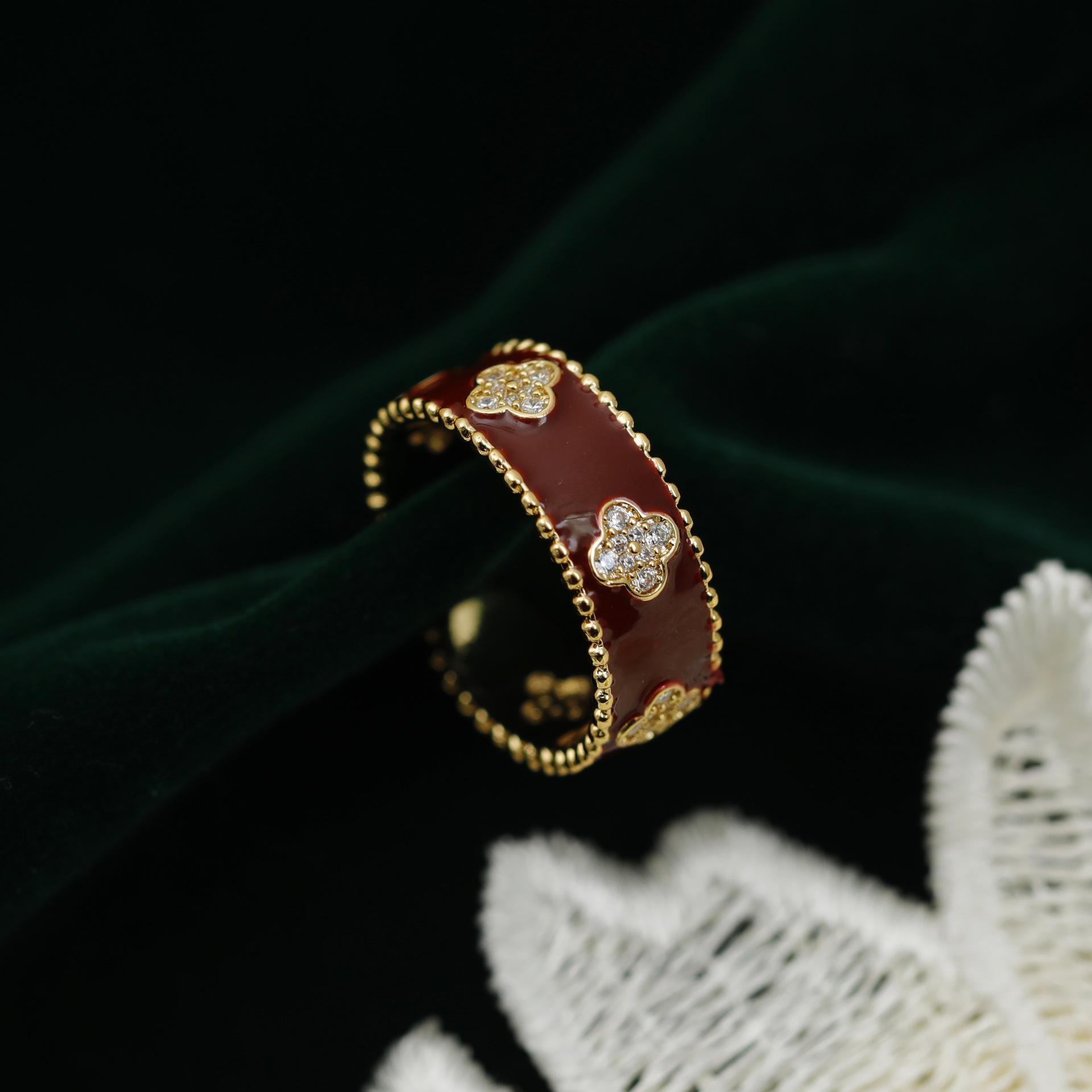 

Red Enamel Drip Glaze Four-Leaf Petal Wide Band Ring - French Retro Light Luxury Open Ring for Women