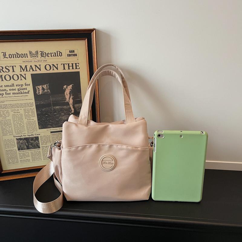 Lightweight Large Capacity Shoulder Bag Women's Waterproof Nylon Tote Bag