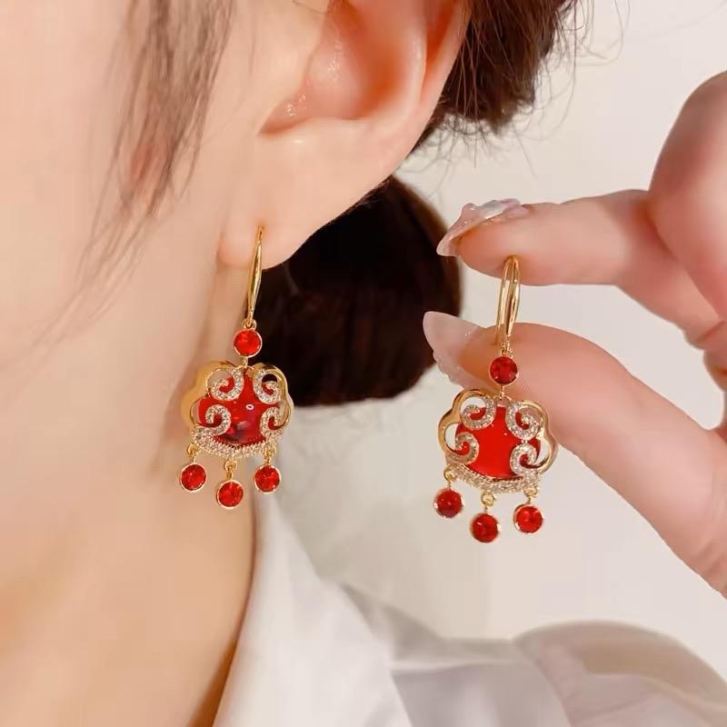 2025 Trendy Auspicious Cloud Zirconia Earrings for Women: Shiny Diamond-Look Ear Hooks In Chinese Style