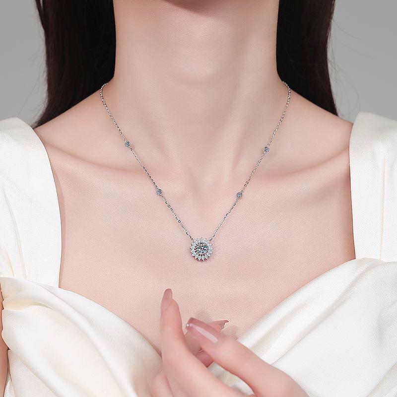 Sunflower Style Moissanite Necklace - S925 Sterling Silver, 1 Carat, Elegant & Luxurious Women's Festival Gift