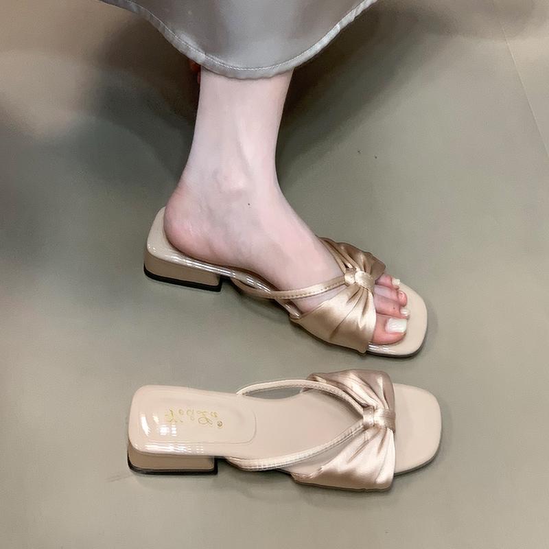 Blue cabinet, open-toed cool slippers for women's summer wear 2025 summer with skirts, one-word drags, folds, bows are gentle and cool